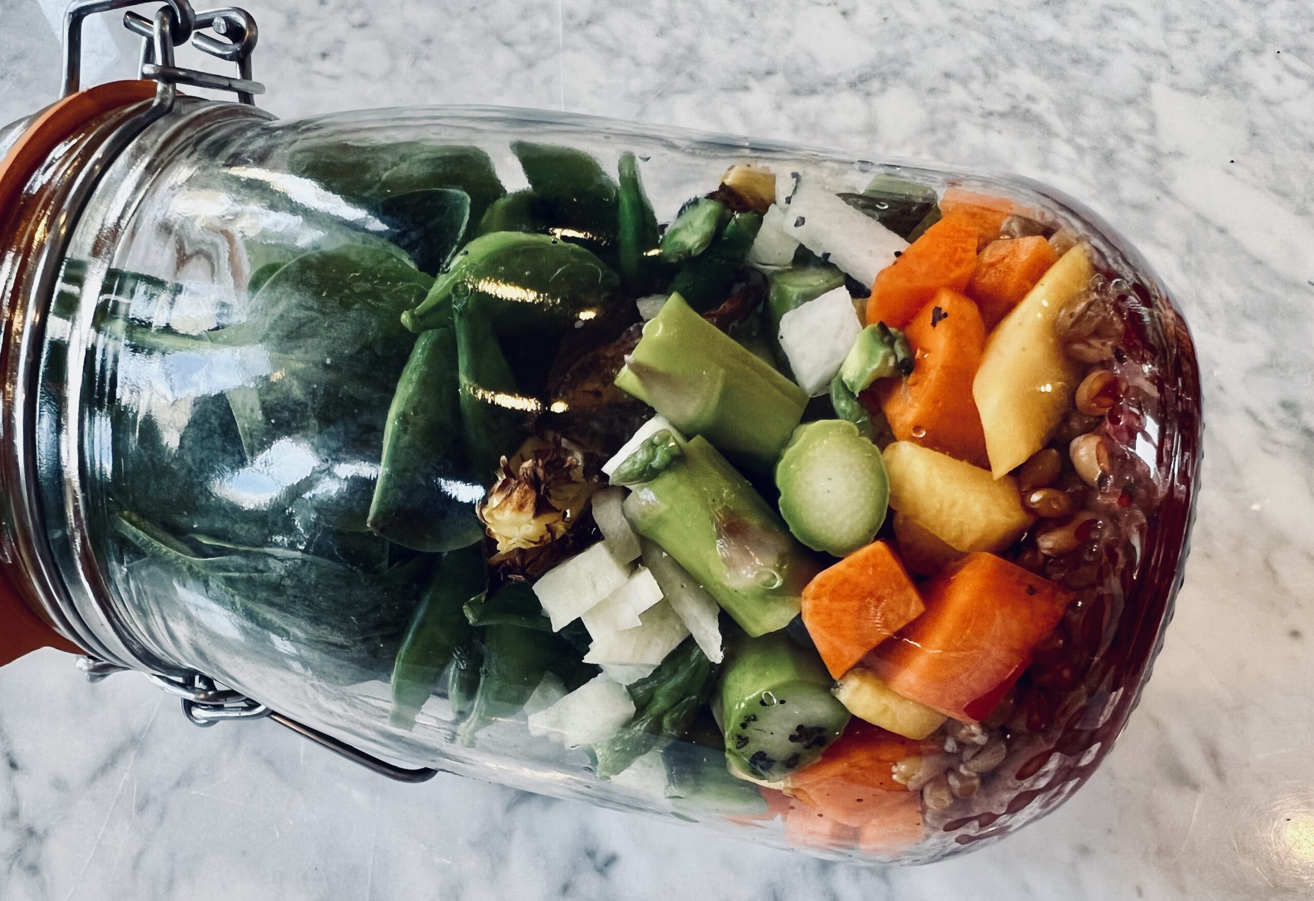 How to Make a Mason Jar Salad for a Busy Workweek